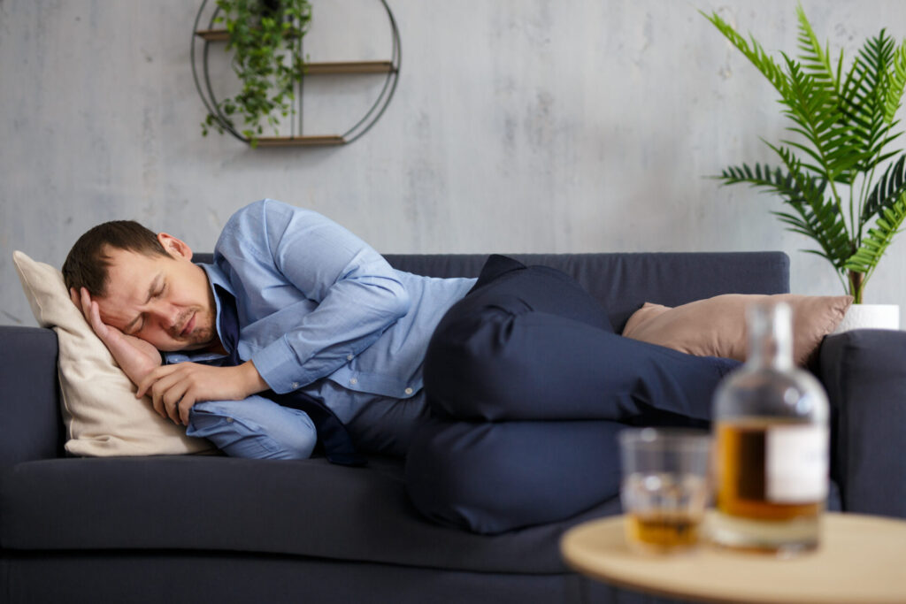 alcoholism business stress concept drunk businessman sleeping sofa home Лечение алкоголизма: Как убедить близкого начать лечение О.Ц.П.З. Актобе